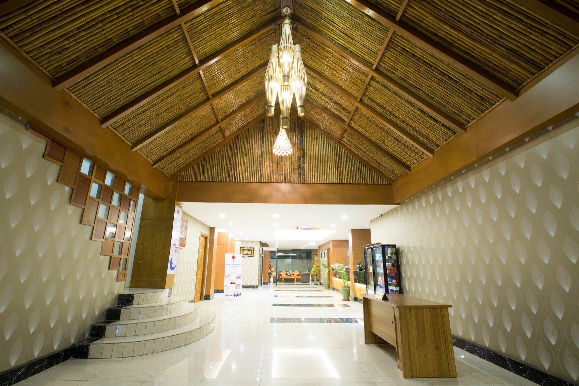 Uptown Hotel Γιανγκόν Εξωτερικό φωτογραφία