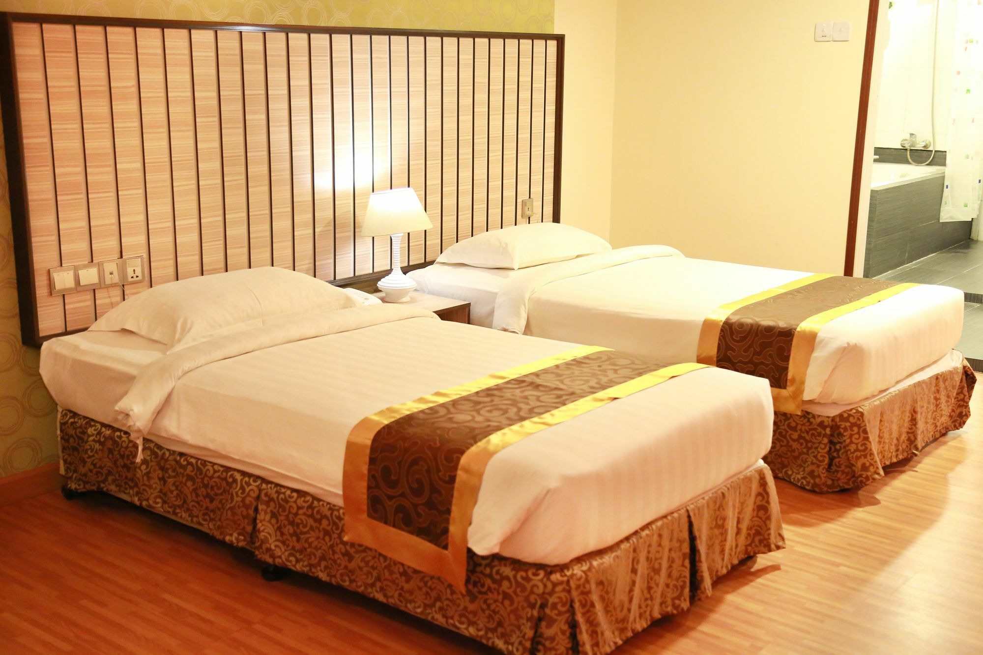 Uptown Hotel Γιανγκόν Εξωτερικό φωτογραφία
