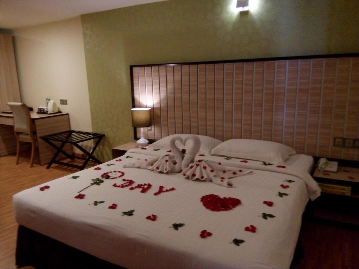 Uptown Hotel Γιανγκόν Εξωτερικό φωτογραφία